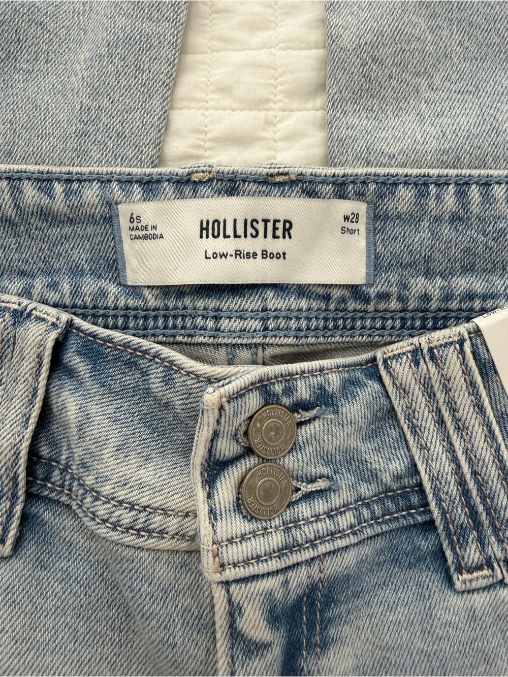NWT Low rise Hollister Light wash Bootcut Jeans - Picture 3 of 6